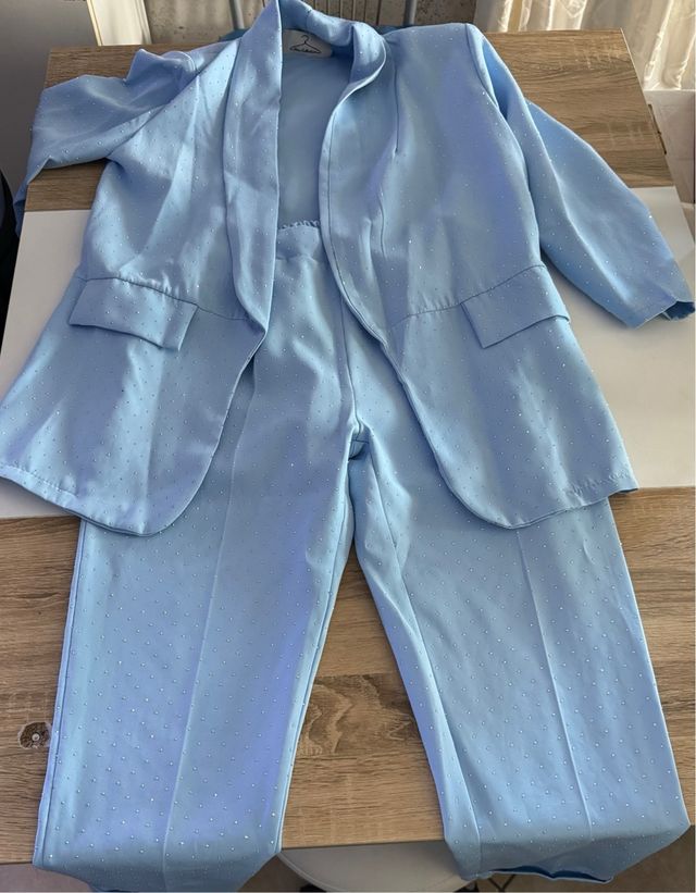 Completo giacca e pantalone azzurro