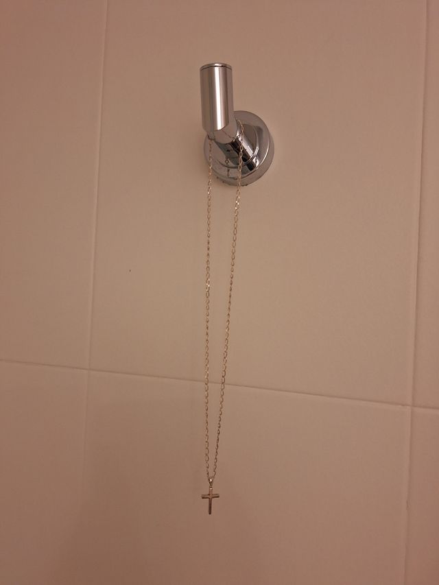 Cadena y cruz de plata