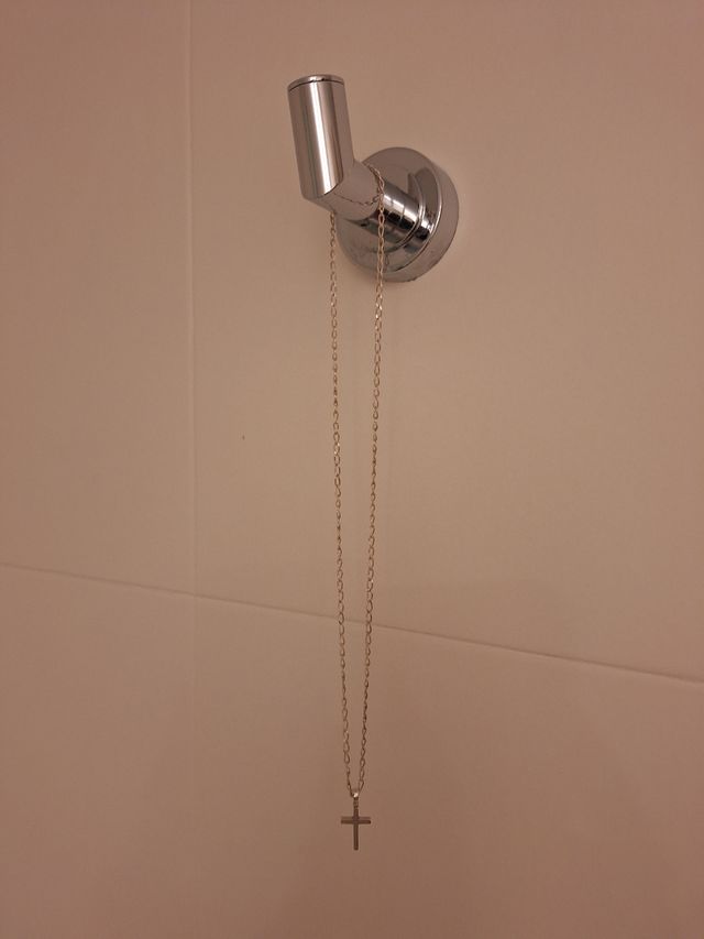 Cadena y cruz de plata