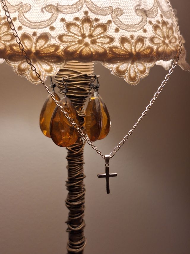 Cadena y cruz de plata