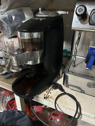 2 Molinillo de café y cafetera y tácitas plato 