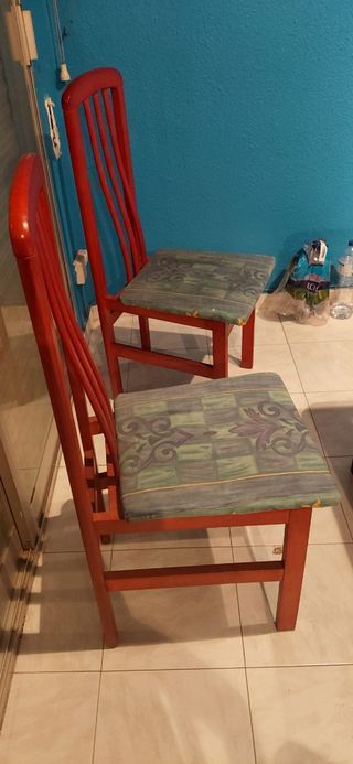 Juego de 6 sillas de madera y tela