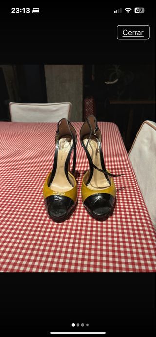 Zapatos de tacón Giuseppe Zanotti negros y mostaza