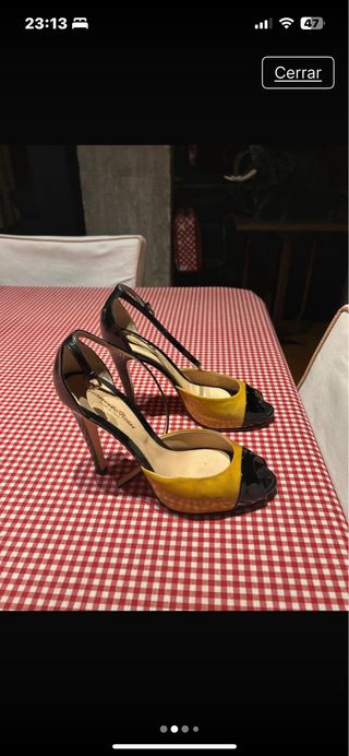 Zapatos de tacón Giuseppe Zanotti negros y mostaza