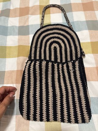 Bolso tejido a mano topo y negro