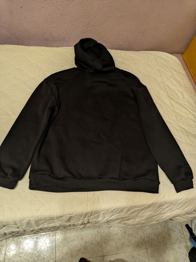 Felpa nera con cappuccio. Shein Taglia XL