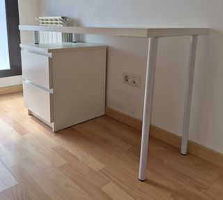 Mueble juvenil con panel rosa