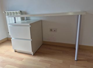 Mueble juvenil con panel rosa