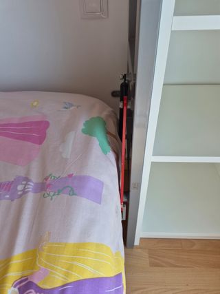 Mueble juvenil con panel rosa