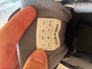 Zapatos de trabajo grises