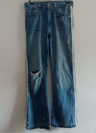 Pantalones vaqueros azules con raya blanca. T38. 