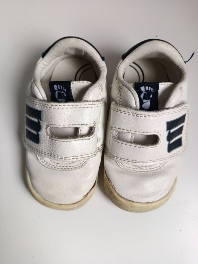 Zapatillas niño blancas velcro Mustang 