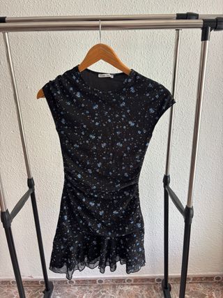 Vestido Bershka floral negro XS