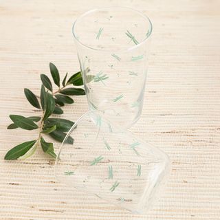 Vaso de cristal con libélulas verdes