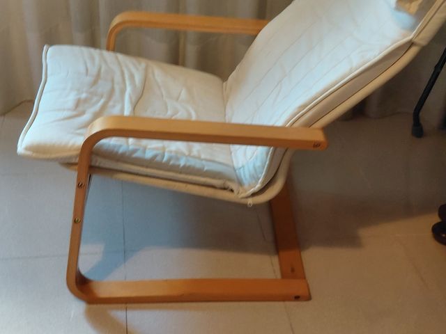Comoda poltrona beige e legno