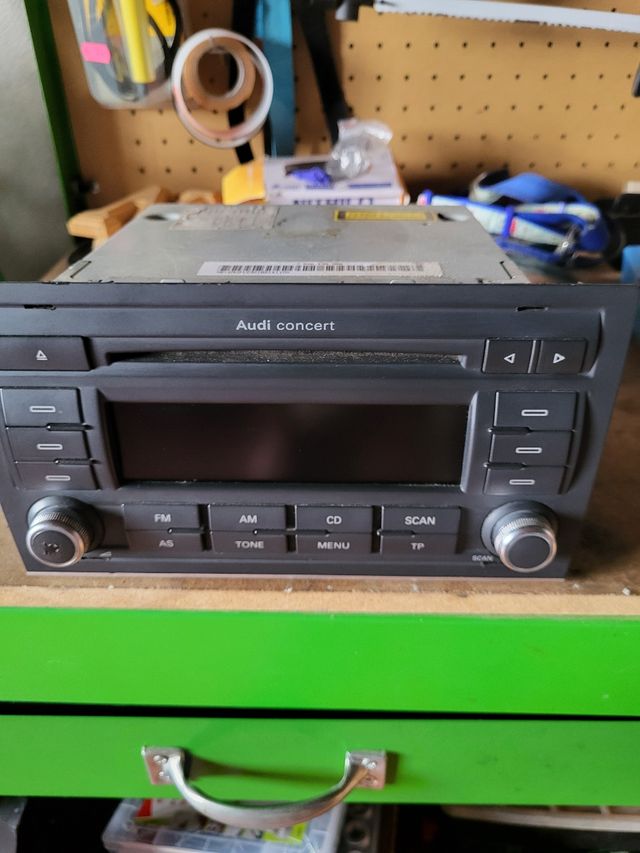 Reproductor original  CD Audi  A4 B7  ( año 2007)