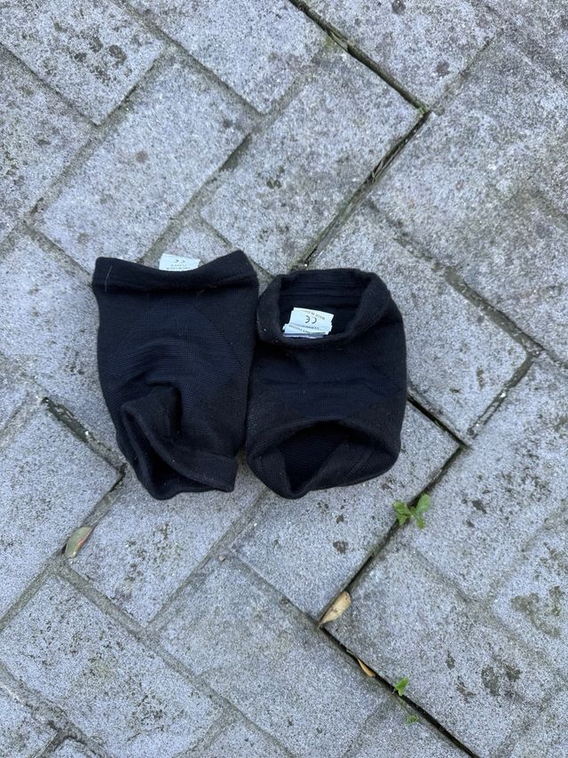 Rodilleras Asics Negras