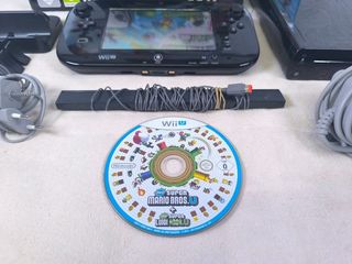 Nintendo Wii U Negra + Super Mario Bros U 
