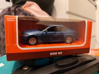 Coche BMW M5 a escala 1:32
