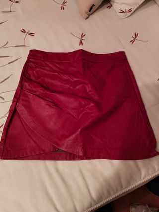 Minifalda roja efecto cuero