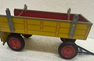 Tractor de hojalata con remolque