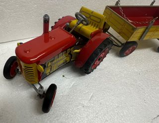 Tractor de hojalata con remolque