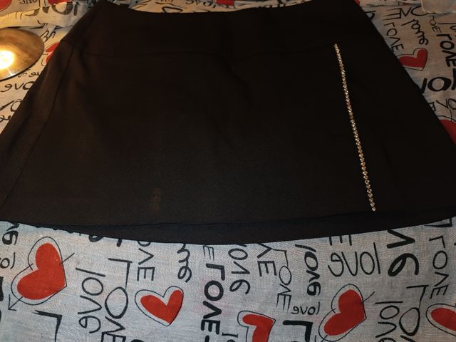 Minifalda negra con pedrería