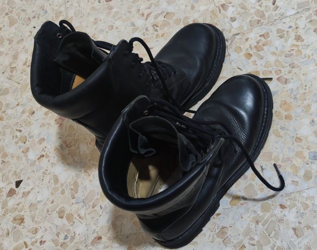 Botas policiales negras