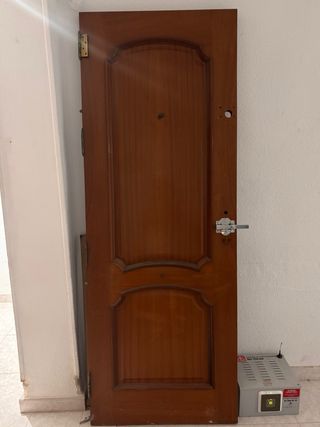 Puerta de entrada madera