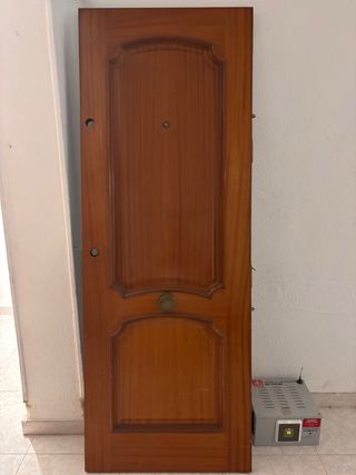 Puerta de entrada madera