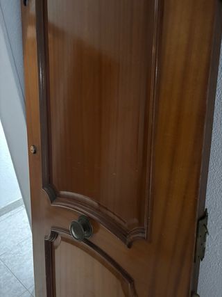 Puerta de entrada madera