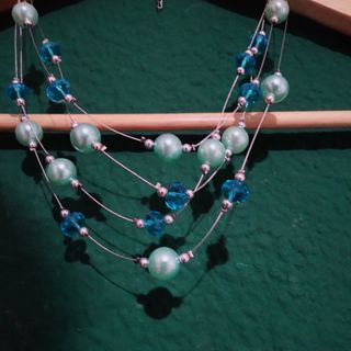 Collar multicapa perlas y cristales