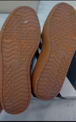 Zapatillas Adidas Blancas y Beige