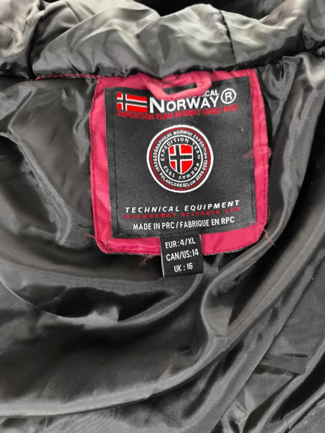 Chaqueta Geographical Norway Burdeos con capucha