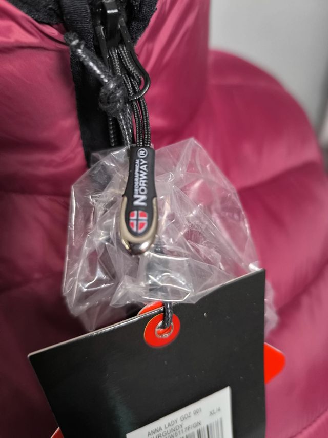 Chaqueta Geographical Norway Burdeos con capucha