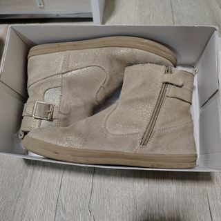 Botas Beige y Doradas Niña