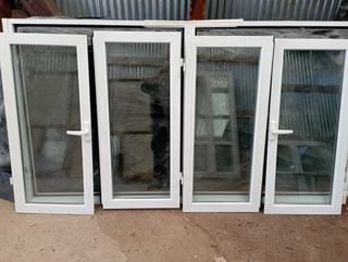 Ventana de aluminio blanca