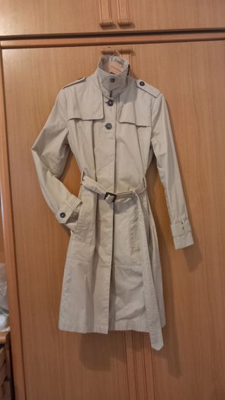 Gabardina Mango clásica