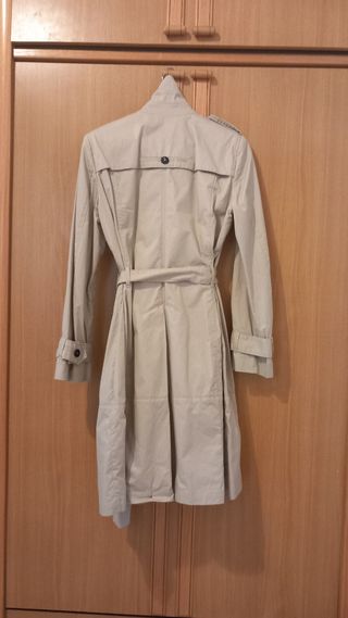 Gabardina Mango clásica