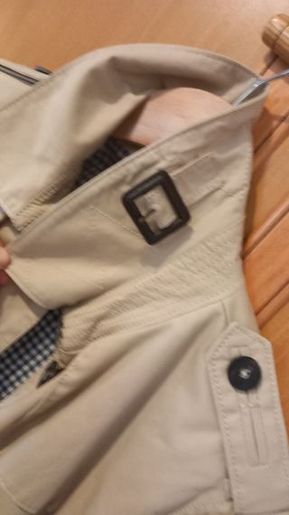 Gabardina Mango clásica