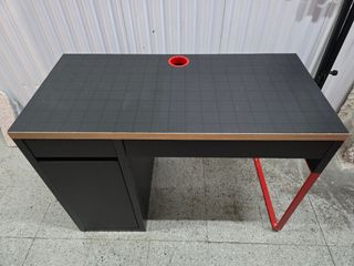 Escritorio Ikea Negro y Rojo
