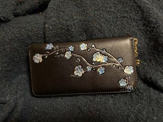Cartera, monedero y tarjetero con flores
