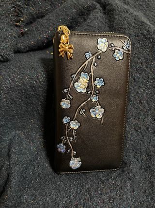 Cartera, monedero y tarjetero con flores