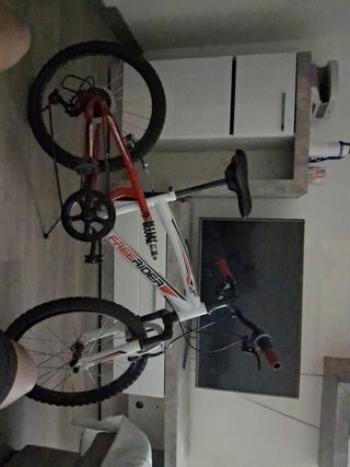 Bicicleta Freerider Blanca y Roja