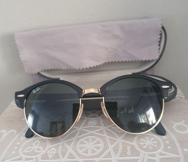 Gafas de sol Ray-Ban Clubmaster negras y doradas