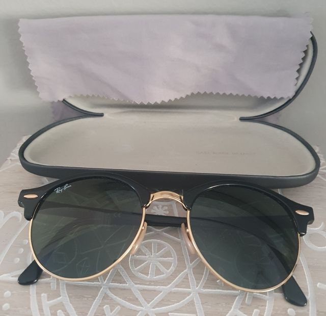 Gafas de sol Ray-Ban Clubmaster negras y doradas