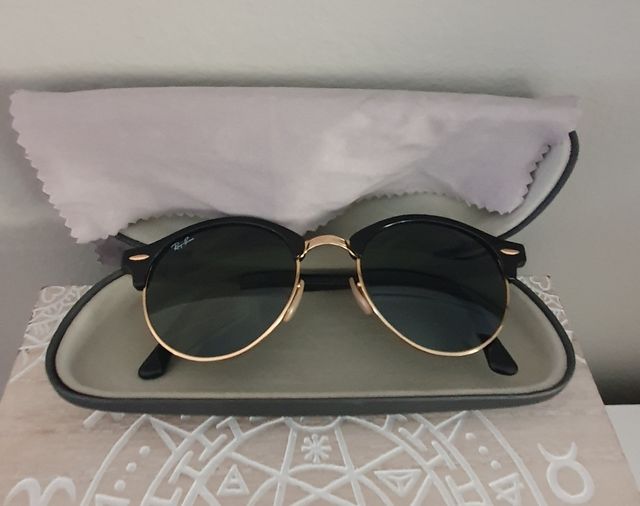 Gafas de sol Ray-Ban Clubmaster negras y doradas