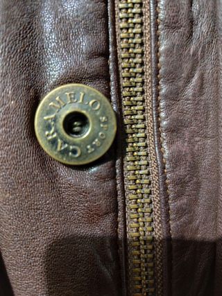 Cazadora vintage de piel marrón de CARAMELO 