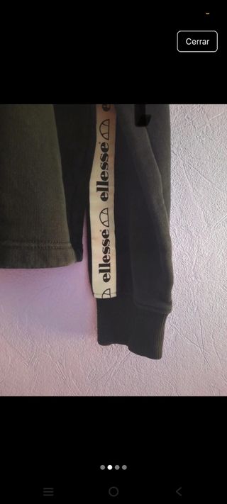 Sudadera negra con detalle en manga ellese