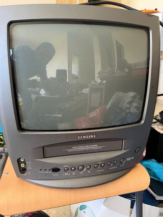 TV Samsung 14' con vídeo VHS